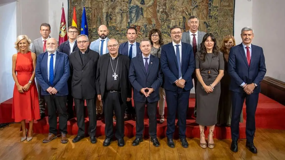 El presidente de Castilla-La Mancha, Emiliano Garc&iacute;a-Page, firma, en Toledo, el Protocolo General de colaboraci&oacute;n entre la Junta de Comunidades de Castilla-La Mancha y la Iglesia Cat&oacute;lica para la financiaci&oacute;n plurianual del patrimonio cultural religioso.