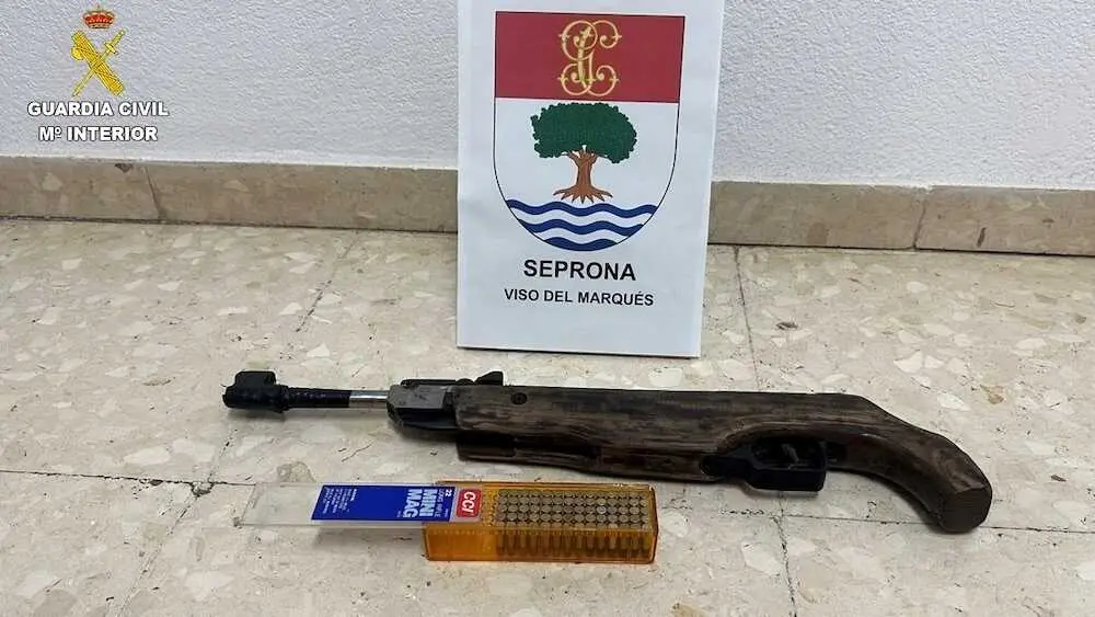 Detenido en Castellar de Santiago (Ciudad Real) por transformar una carabina para cazar