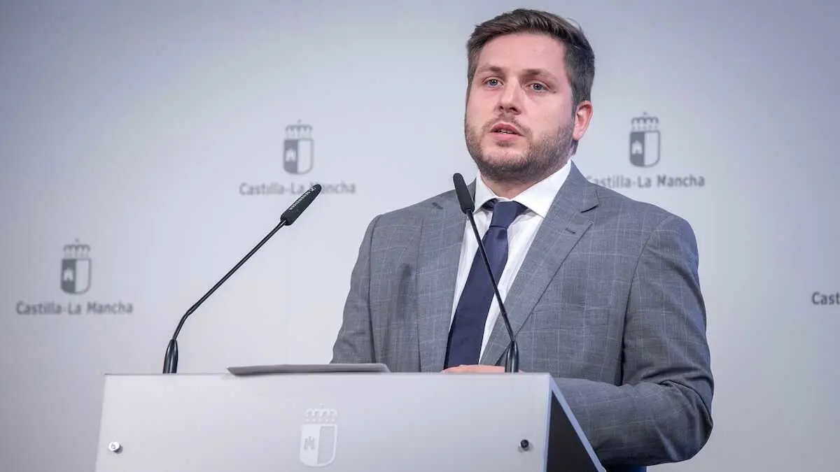 El consejero de Fomento de Castilla-La Mancha, Nacho Hernando, ha informado en rueda de prensa de los acuerdos del Consejo de Gobierno relacionados con su departamento.