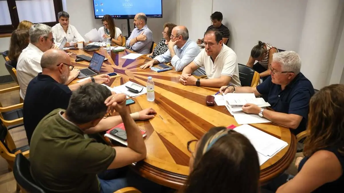 En la imagen un instante de la reuni&oacute;n de la Comisi&oacute;n de Hacienda del Ayuntamiento de Toledo