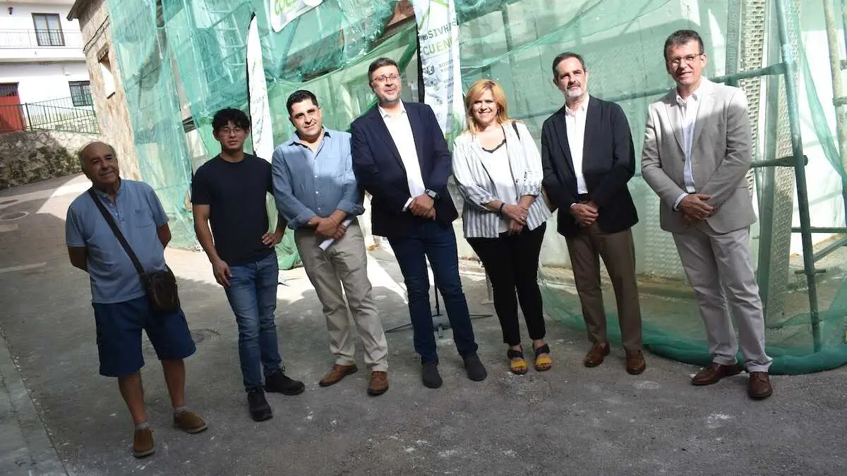 El consejero de Educaci&oacute;n, Cultura y Deportes del Gobierno de Castilla-La Mancha, Amador Pastor, visit&oacute; este viernes la localidad conquense de Fuentes (Cuenca) para conocer de primera mano el funcionamiento del programa UCLM Rural.