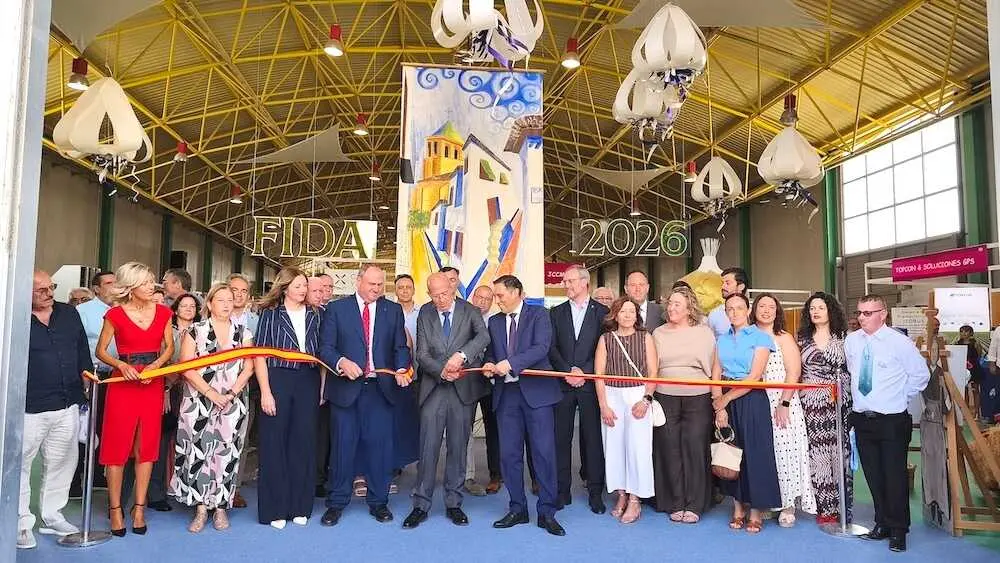 El consejero de Agricultura, Ganader&iacute;a y Desarrollo Rural, Juli&aacute;n Mart&iacute;nez Liz&aacute;n, ha asistido a la inauguraci&oacute;n de la LII Feria Internacional del Ajo de Las Pedro&ntilde;eras (Cuenca).