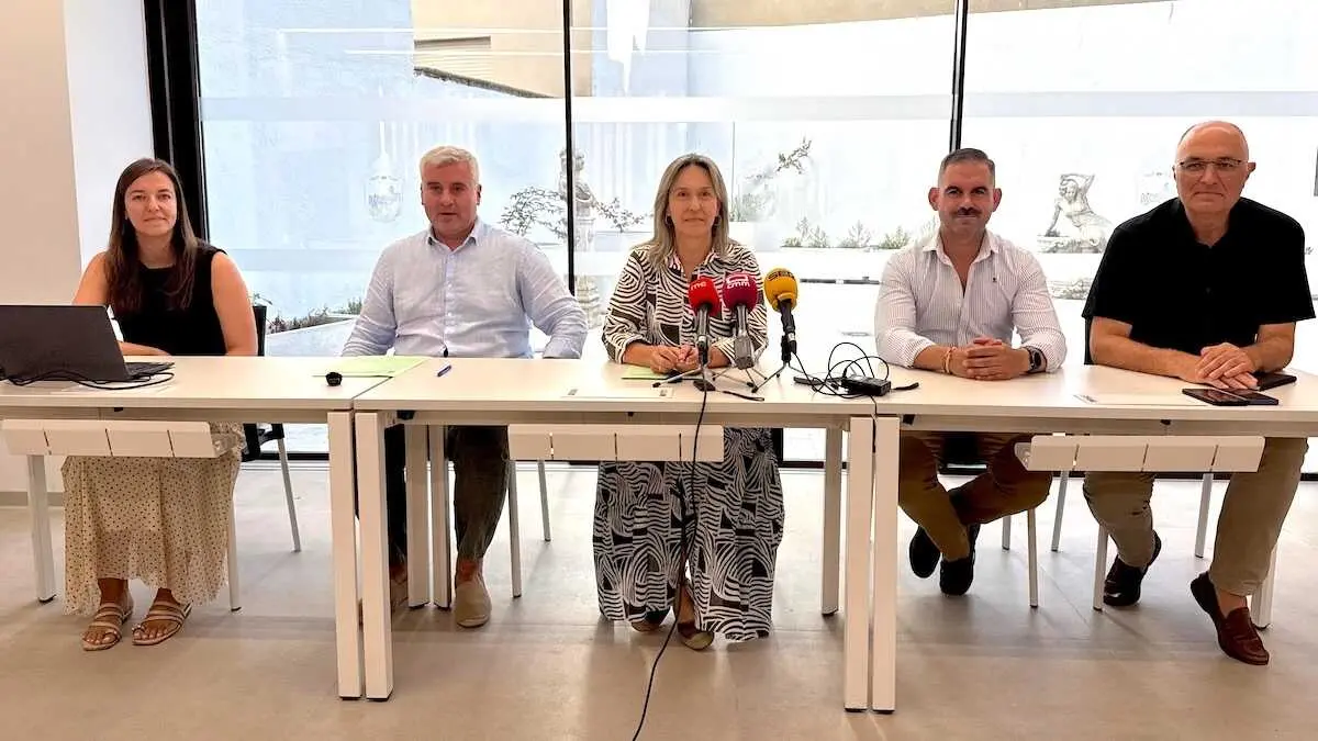 La alcaldesa de Guadalajara, Ana Guarinos, presenta el proyecto de ejecución de la primera fase de rehabilitación del Alcázar, que avanzará en su transformación en Palacio de Congresos.