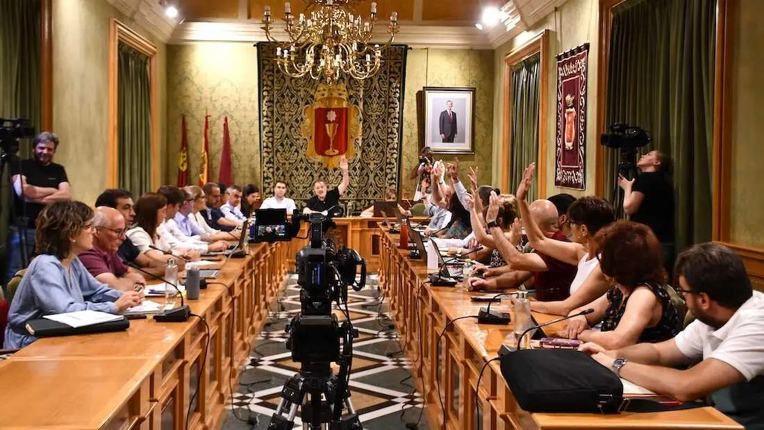 En la imagen un instante del pleno del Ayuntamiento de Cuenca que ha aprobado el presupuesto de 2026