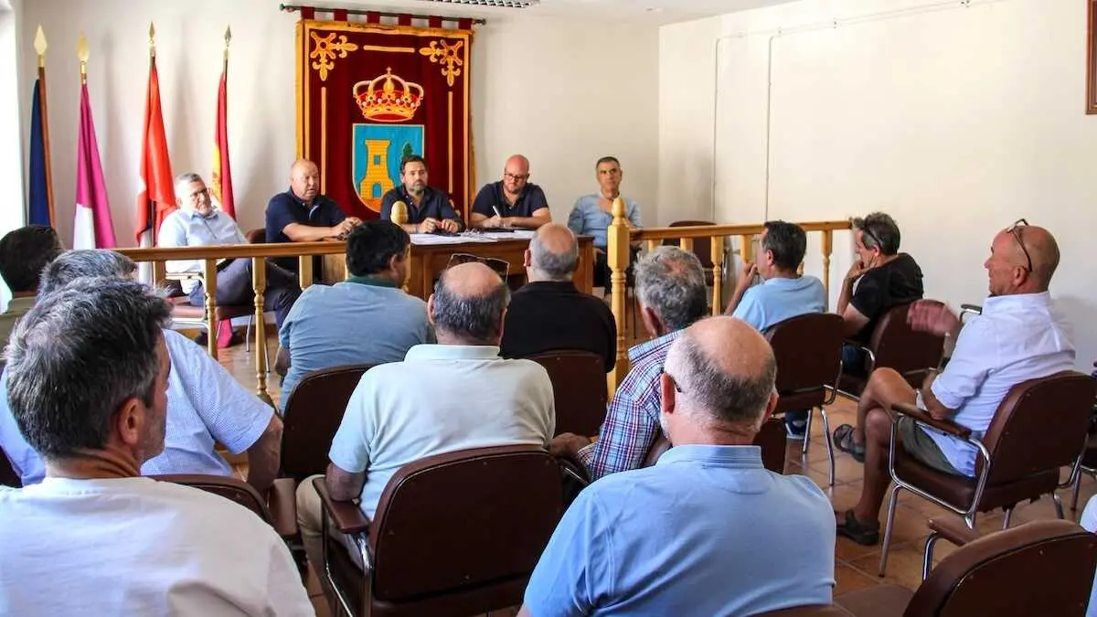 El presidente del PP de Castilla-La Mancha, Paco N&uacute;&ntilde;ez, durante el encuentro que ha mantenido este s&aacute;bado con alcaldes y concejales de la Sierra Norte de Guadalajara.