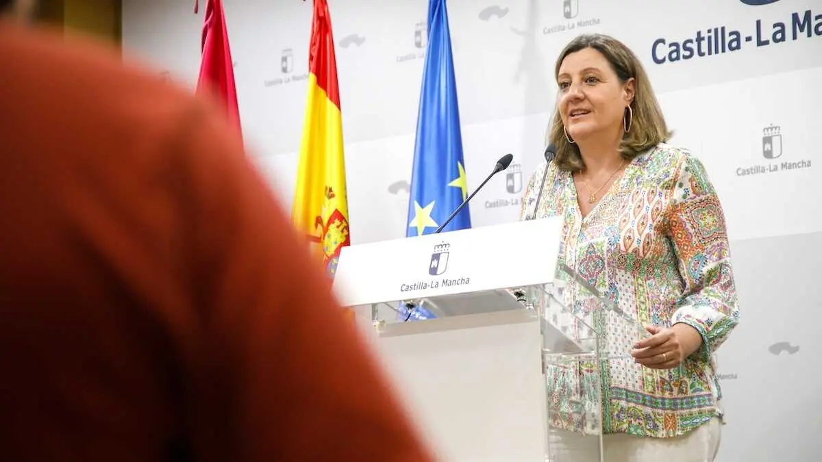 La consejera de Econom&iacute;a, Empresas y Empleo, Patricia Franco, informa, en rueda de prensa, sobre los nuevos programas de impulso empresarial del Plan Adelante en la sala de prensa de la Consejer&iacute;a de Econom&iacute;a, Empresas y Empleo.