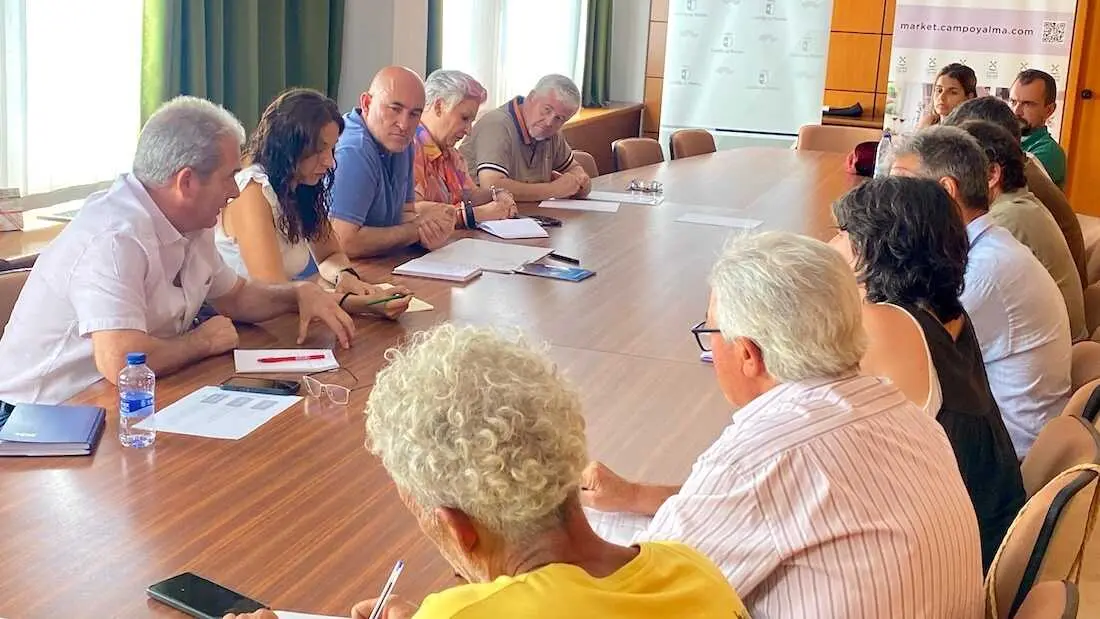 <p>El viceconsejero de Pol&iacute;tica Agraria Com&uacute;n y Pol&iacute;tica Agroambiental, Jos&eacute; Manuel Mart&iacute;n Aparicio, durante la reuni&oacute;n&nbsp;con las principales organizaciones profesionales agrarias de Guadalajara</p>
