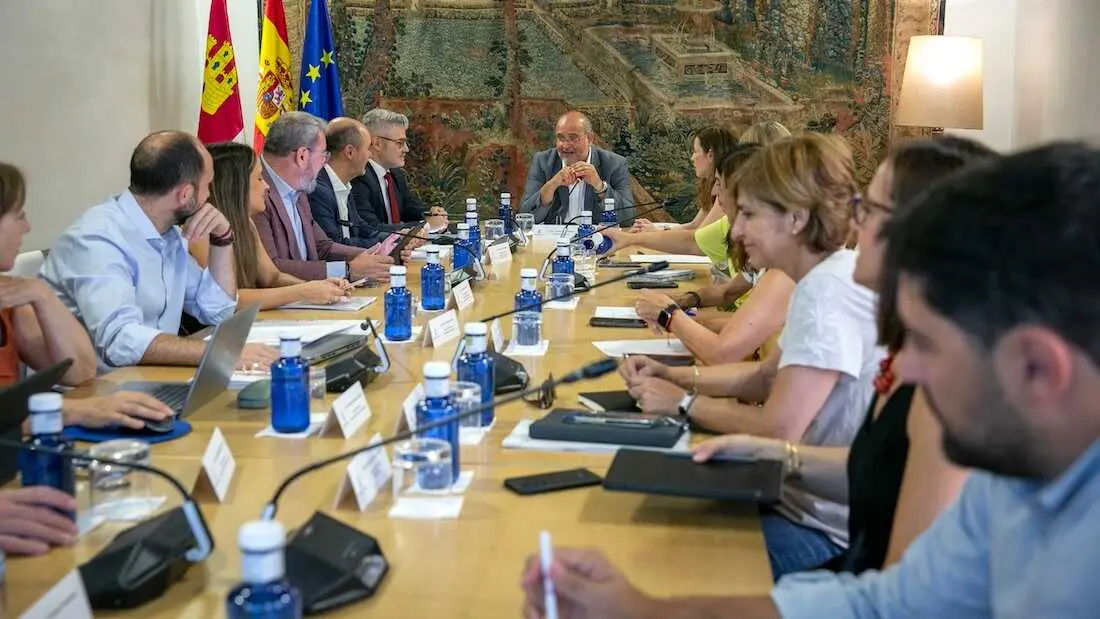 El vicepresidente primero del Gobierno regional, Jos&eacute; Luis Mart&iacute;nez Guijarro, ha presidido la reuni&oacute;n de la Comisi&oacute;n de coordinaci&oacute;n del Dato.