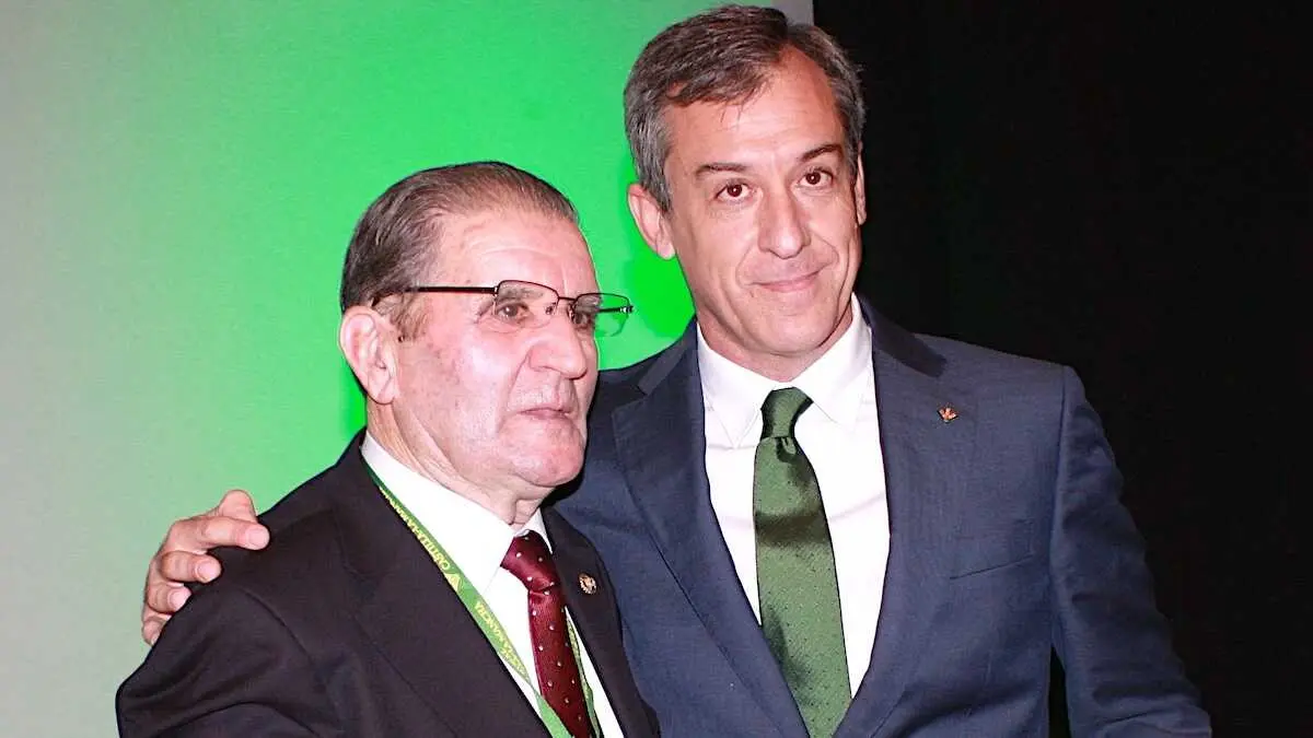 En la imagen de archivo el presidente de Eurocaja Rural, Javier L&oacute;pez Mart&iacute;n, junto al expresidente, Andr&eacute;s G&oacute;mez Mora