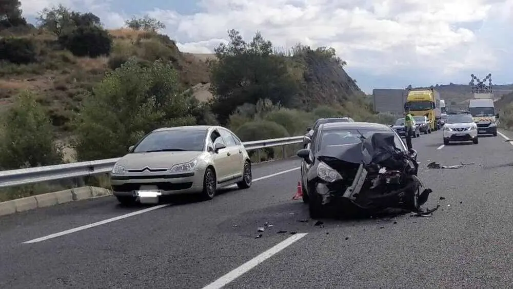 Cuatro veh&iacute;culos implicados en una colisi&oacute;n m&uacute;ltiple en la A-3 en Minglanilla (Cuenca)