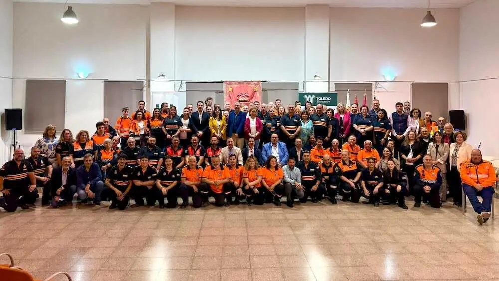 Entrega equipaciones Potección CIvil (Archivo)