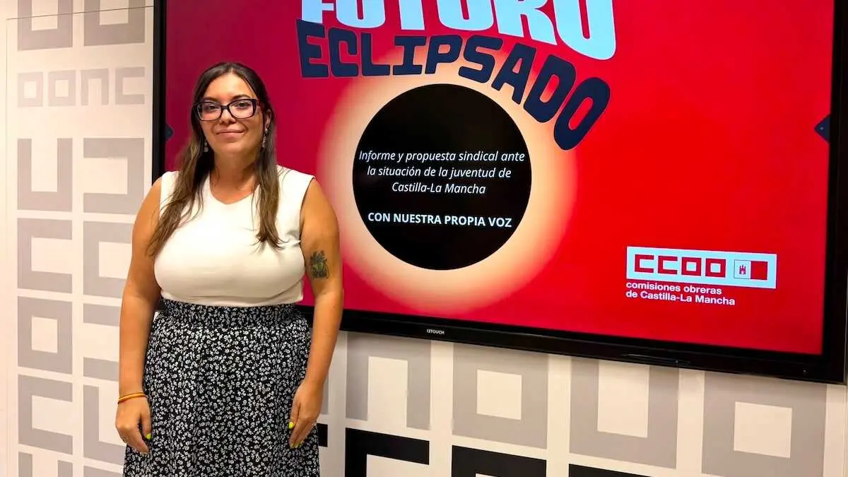 La secretaria de Mujeres, Igualdad y Juventud de CCOO Castilla-La Mancha, Ana Villase&ntilde;or, durante la rueda de prensa que ha ofrecido en Toledo.