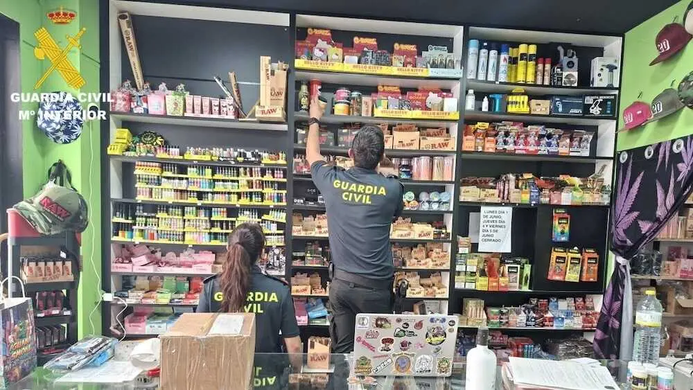 La Guardia Civil frena la venta irregular de vapeadores en Cuenca