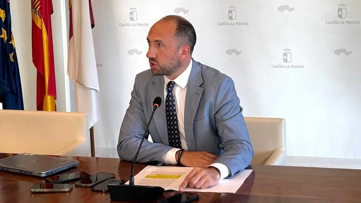 El director del Centro Cartogr&aacute;fico y secretario general de la Consejer&iacute;a de Fomento, Daniel Corredor, durante la rueda de prensa que ha ofrecido en la sede de la Consejer&iacute;a en Toledo.