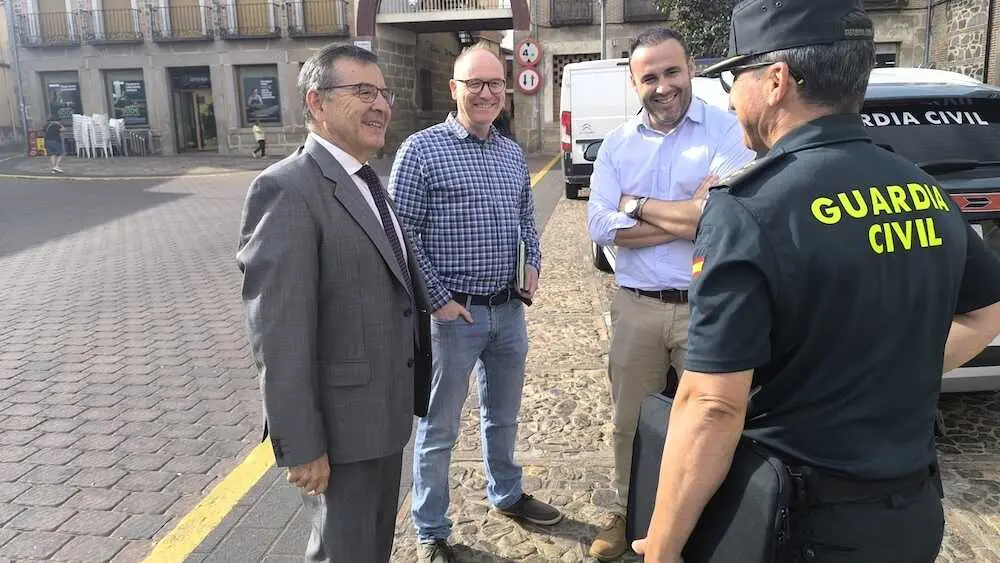 El subdelegado del Gobierno de Espa&ntilde;a en la provincia de Toledo, Carlos &Aacute;ngel Devia, ha copresidido junto al alcalde de Oropesa, Rub&eacute;n Zapardiel, la Junta Local de Seguridad del municipio.