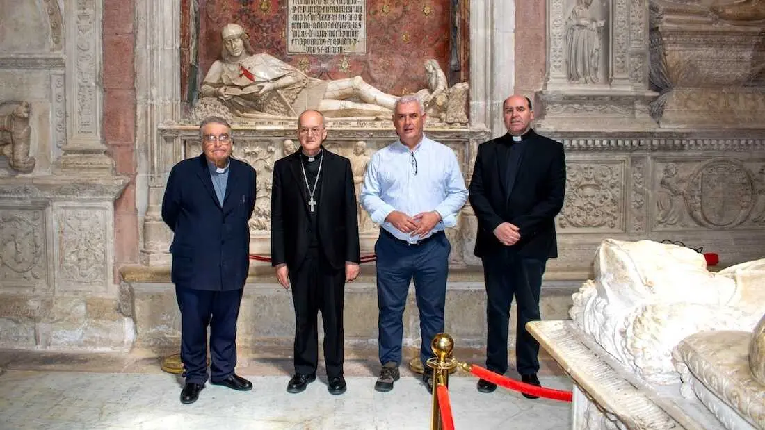 Obispado y administraciones destacan la importancia de su colaboraci&oacute;n para la restauraci&oacute;n de la Catedral de Sig&uuml;enza