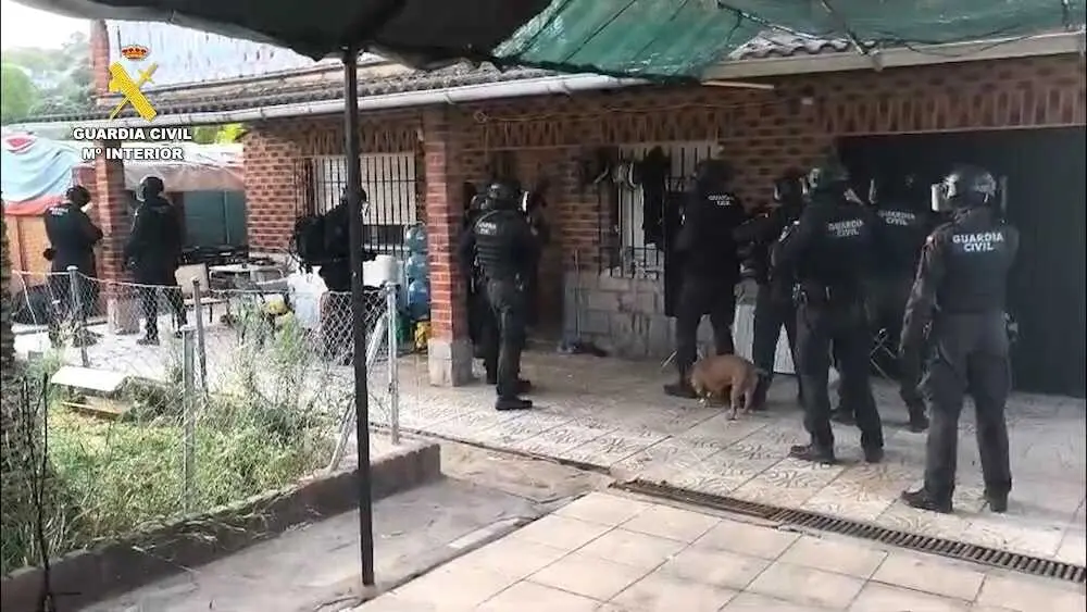 Tres detenidos en Calarberche (Toledo) por un robo, un tiroteo y dos incendios