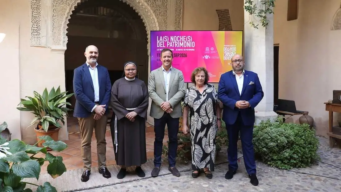 El alcalde de Toledo, Carlos Vel&aacute;zquez (c), ha presentado 'Las Noches del Patrimonio'