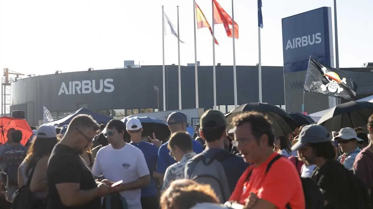 Trabajadores de Airbus concentrados a las puertas de una de las plantas - EP/Jes&uacute;s Hell&iacute;n