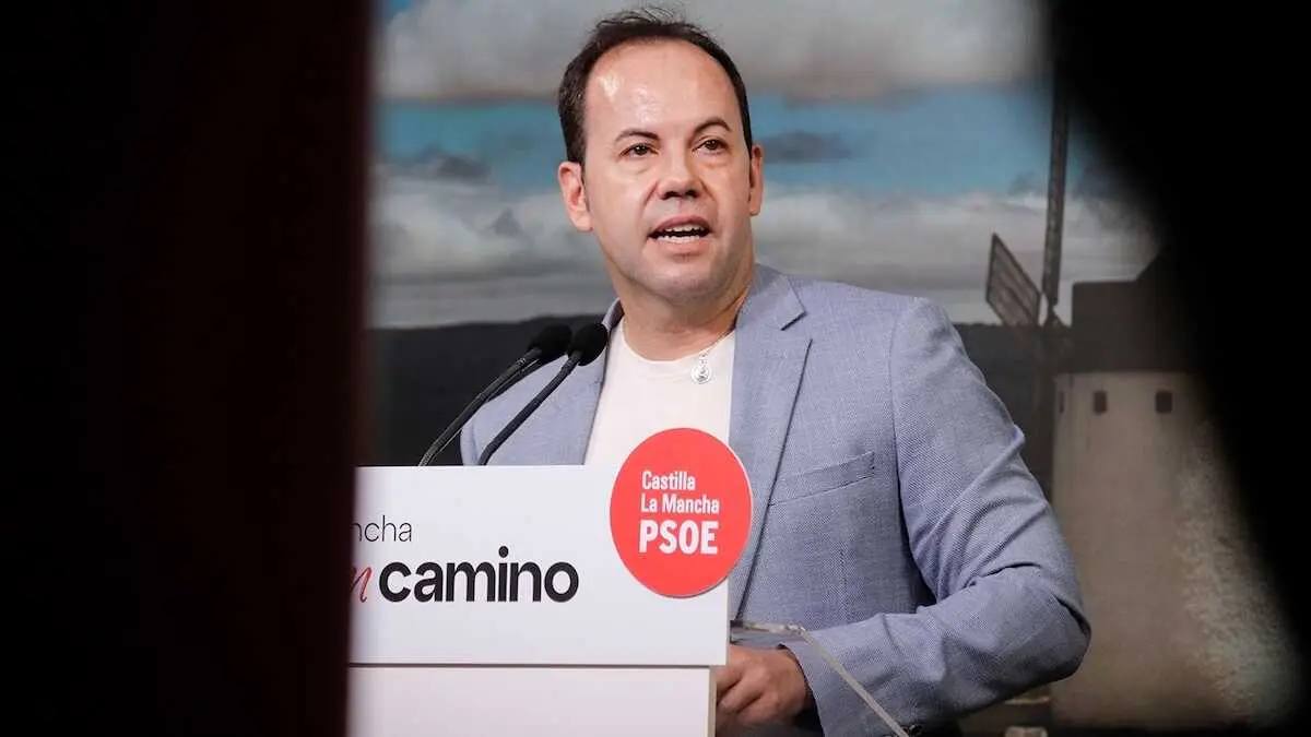 El secretario de Formaci&oacute;n del PSOE de Castilla-La Mancha, Sergio Garc&iacute;a-Navas, durante la rueda de prensa que ha ofrecido en la sede de lo socialistas en Toledo.