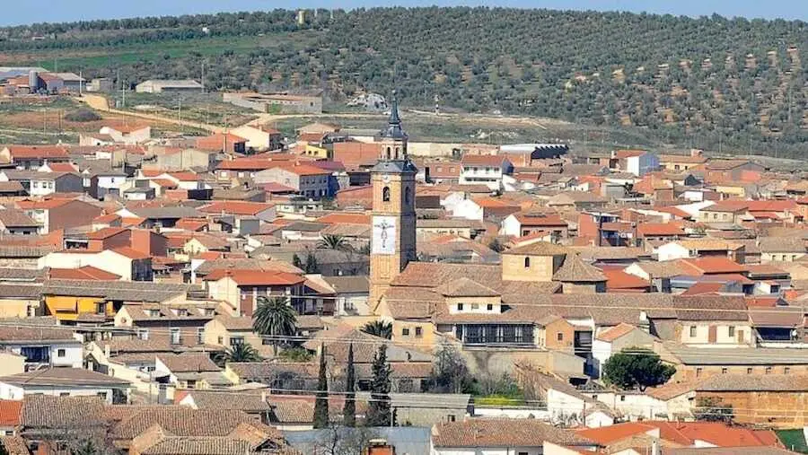 En la imagen de archivo de Wikipedia vista panor&aacute;mica de la localidad toledana de Los Navalmorales