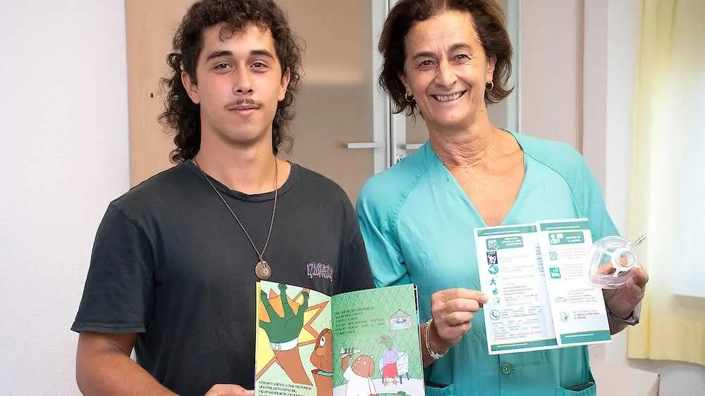 Peditour reparte 400 cuentos a ni&ntilde;os en el Hospital de Guadalajara