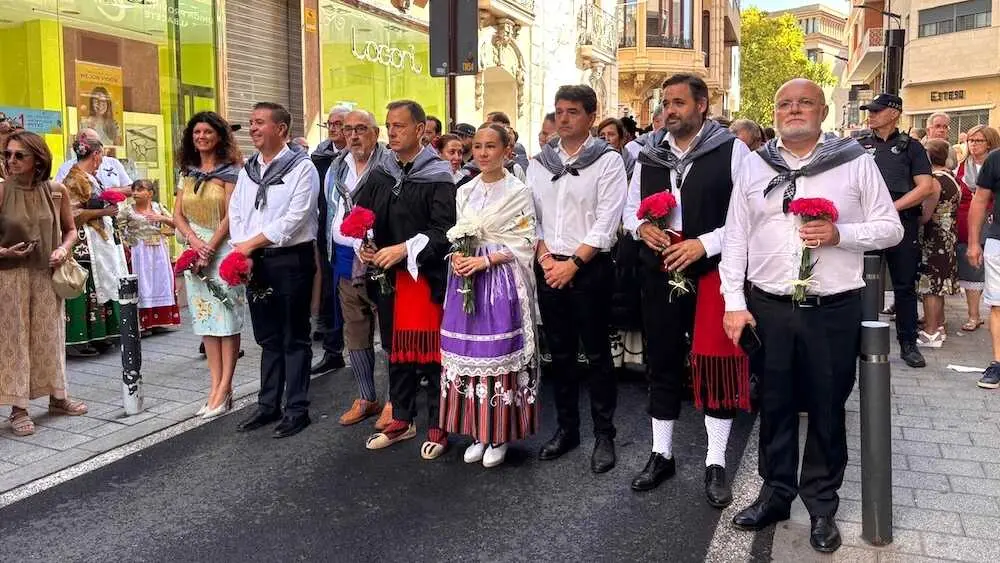 Albacete re&uacute;ne a unas 30.000 personas en la ofrenda a la Virgen