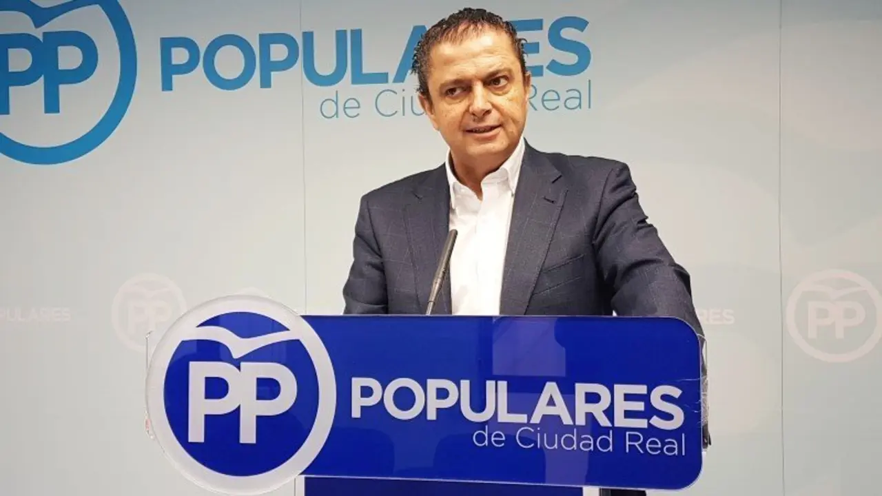El diputado nacional del PP por la provincia de Ciudad Real, José Alberto Martín-Toledano, durante la rueda de prensa que ha ofrecido