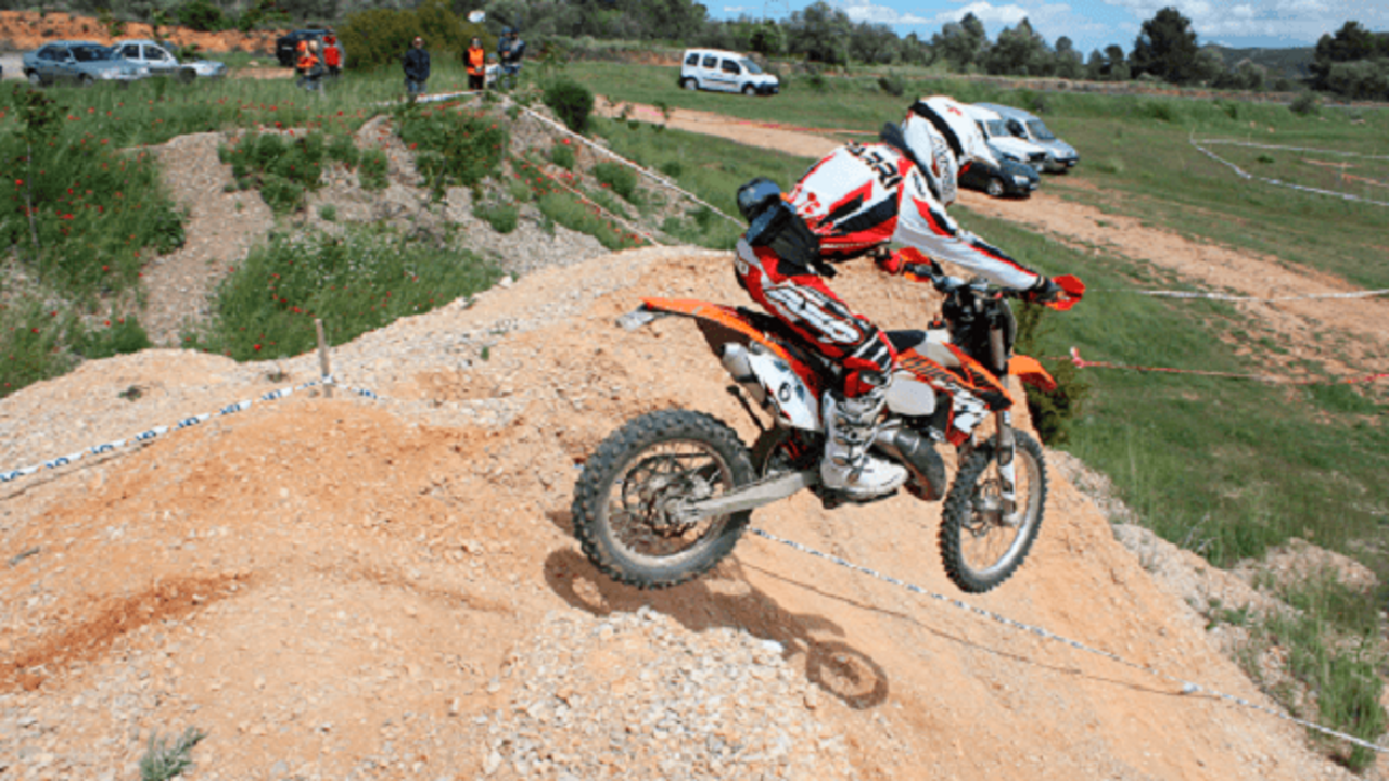 Muere un motorista tras sufrir una caída en un circuito de 'motocross'