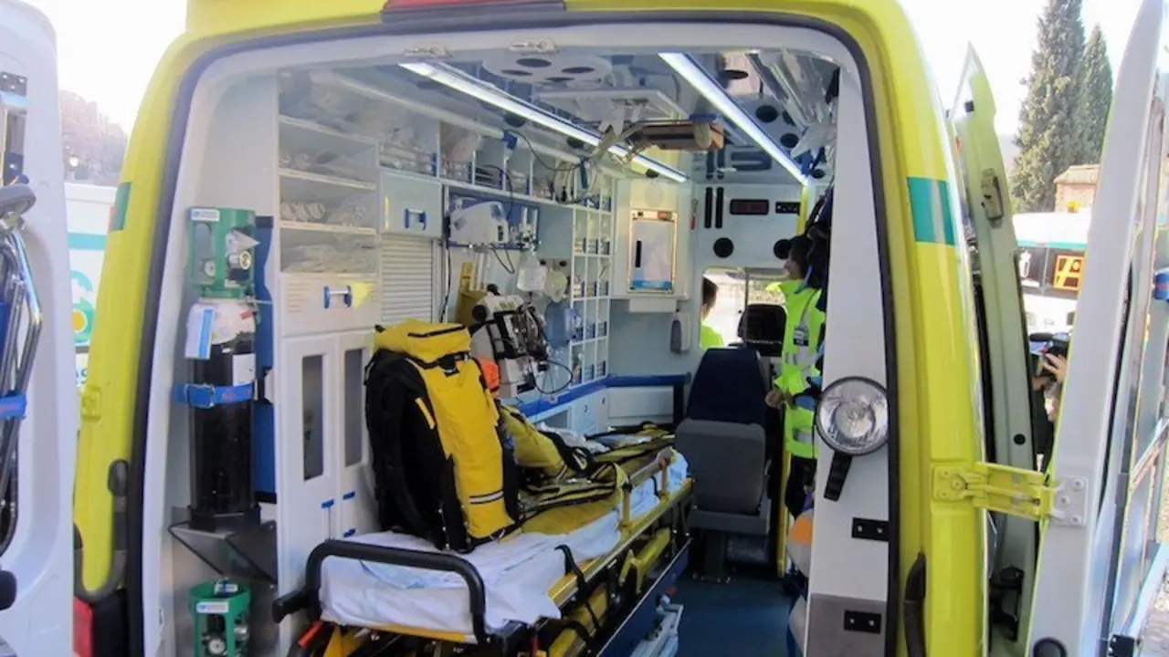 Muere un joven turista de 21 años tirado en la calle tras recibir una brutal paliza, accidente, ambulancia, emergencias, urgencias,