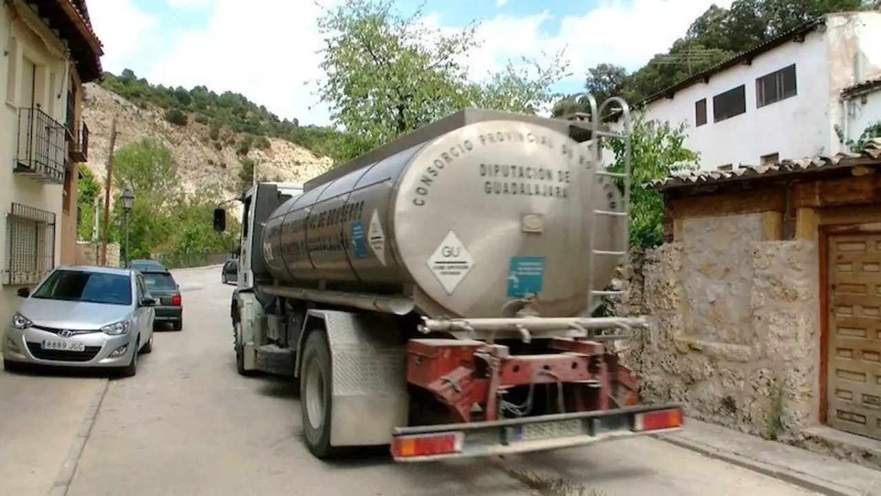 Ribereños denuncian que municipios se abastecen con cisternas mientras se trasvasa