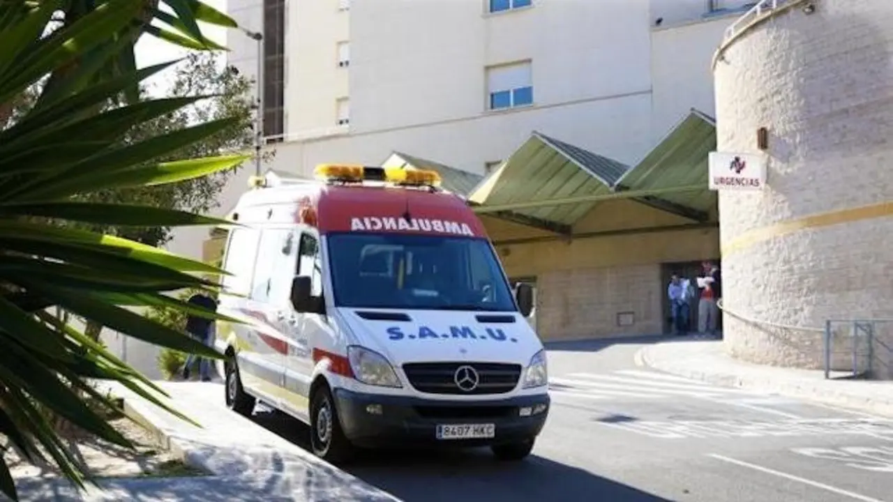 Muere un hombre tras ser atropellado por un turismo en plena vía pública, ambulancia, urgencias, emergencias, hospital, accidente, atropello