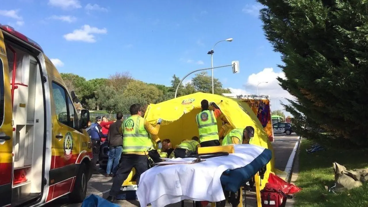 Una mujer atropella a un joven que iba en bici y consigue reanimarle tras entrar en parada cardiorrespiratoria, ambulancia, accidente, tráfico, emergencias, motorista, 