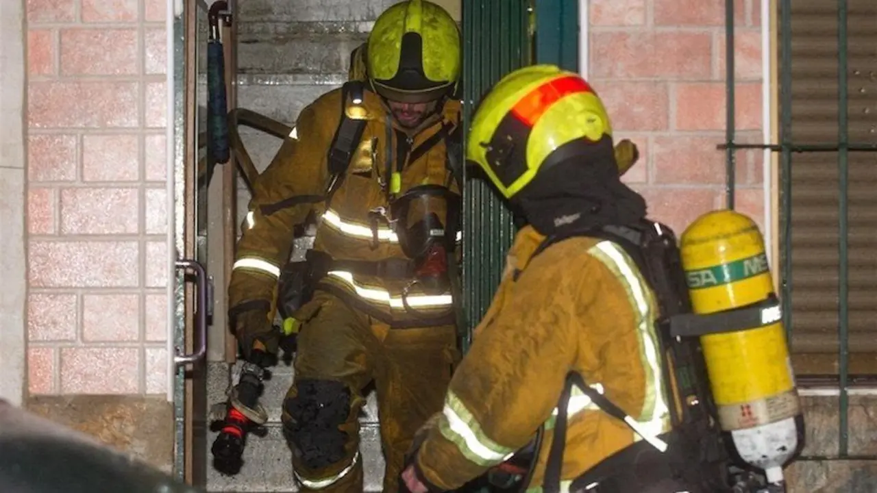 Mueren un hombre y una mujer calcinados en un incendio originado en su vivienda, bomberos