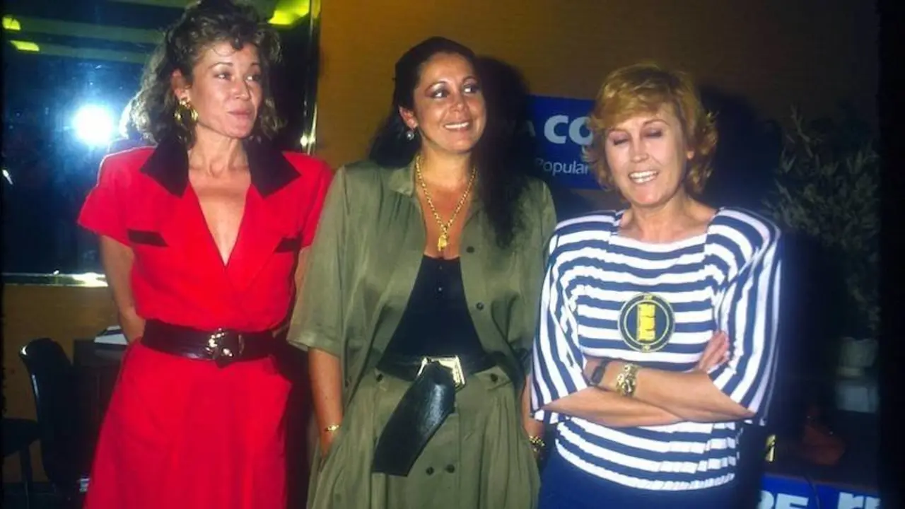 En la histórica imagen de archivo en la Cadena Cope Mila Ximénez, Isabel Pantoja y Encarna Sánchez - GTRES