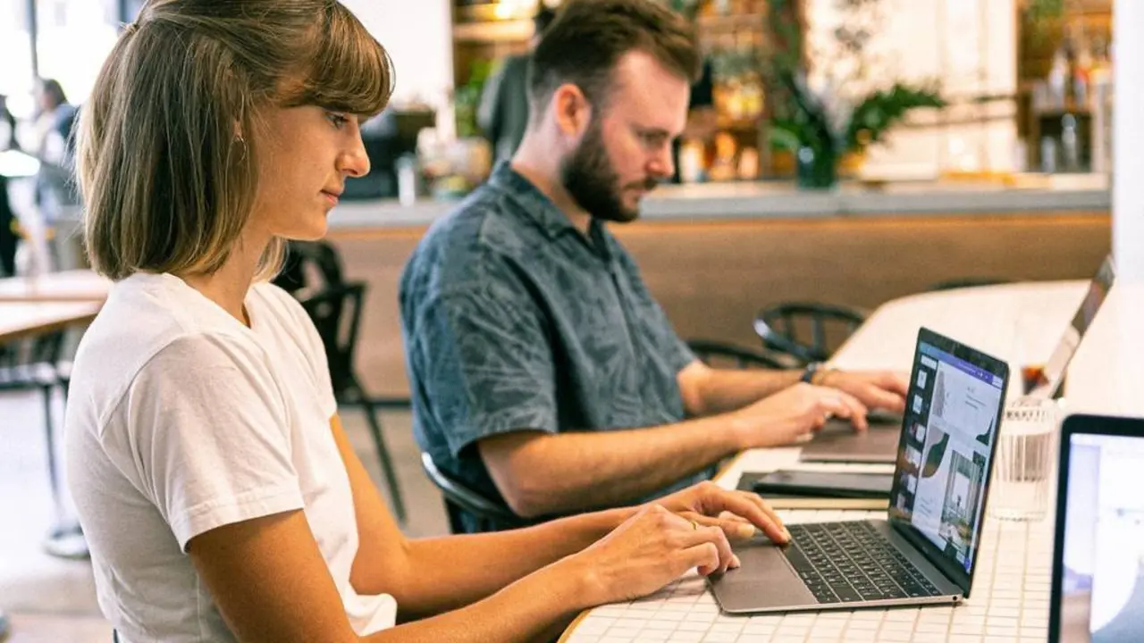 Nuevas formas de emprender: diseñar y vender camisetas