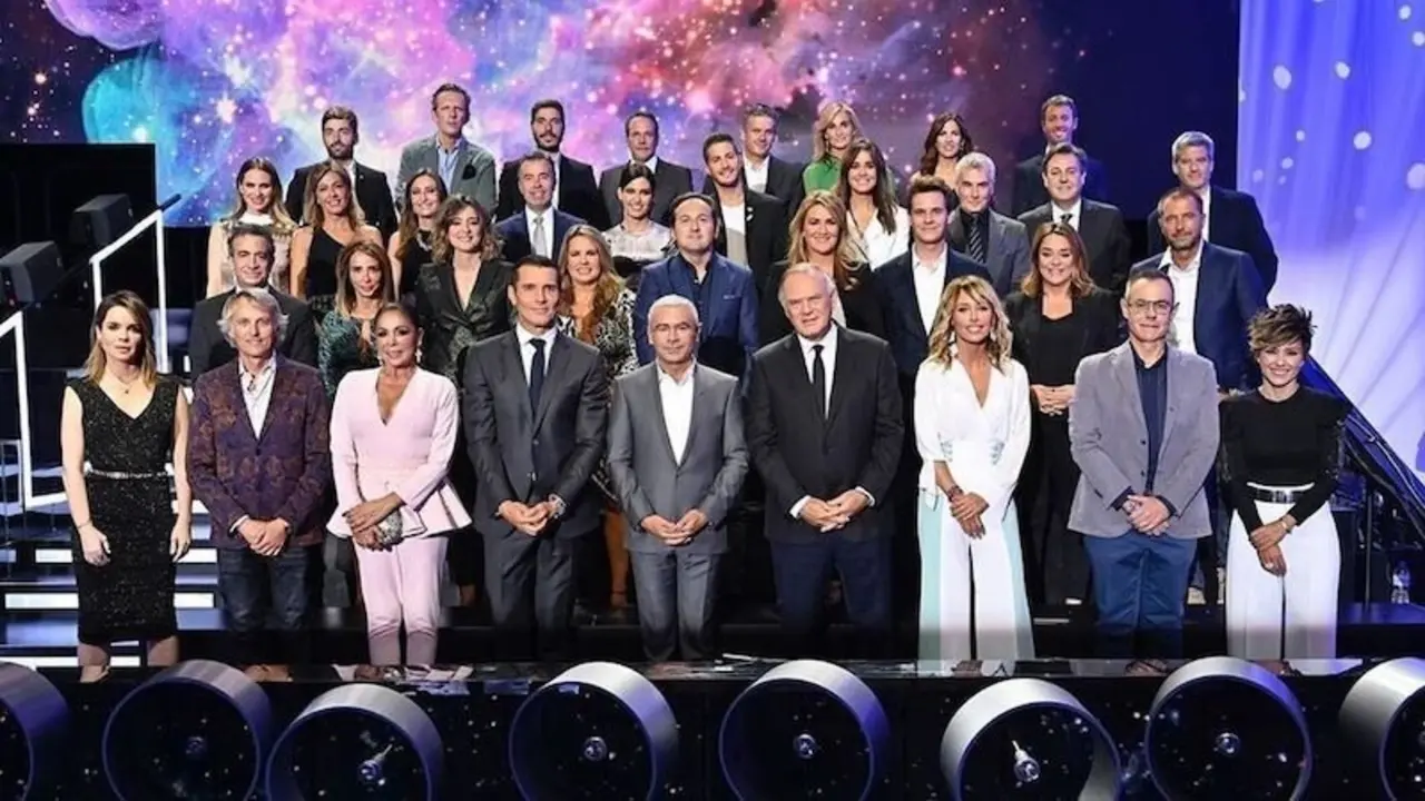 Imagen de familia de presentadores de Mediaset España en un acto organizado por la empresa