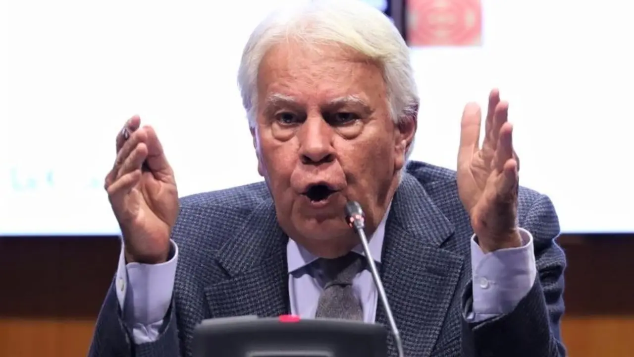 El expresidente del Gobierno, Felipe González, denuncia que el Gobierno pacte con los que quieren "desguazar" España