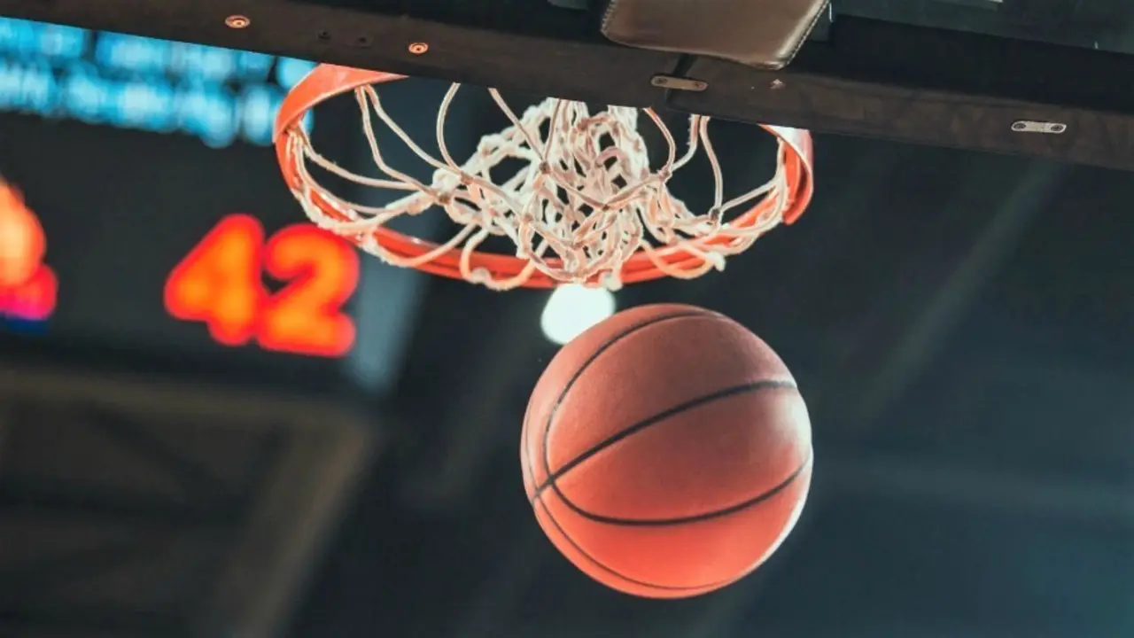 La FBCLM paraliza la competición de las ligas sénior de dos próximas jornadas, baloncesto, basket, canasta, balón
