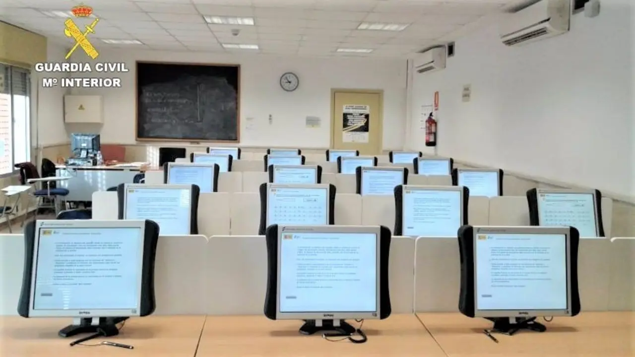 Dos detenidos en Guadalajara por falsear su identidad en el examen del carné de conducir