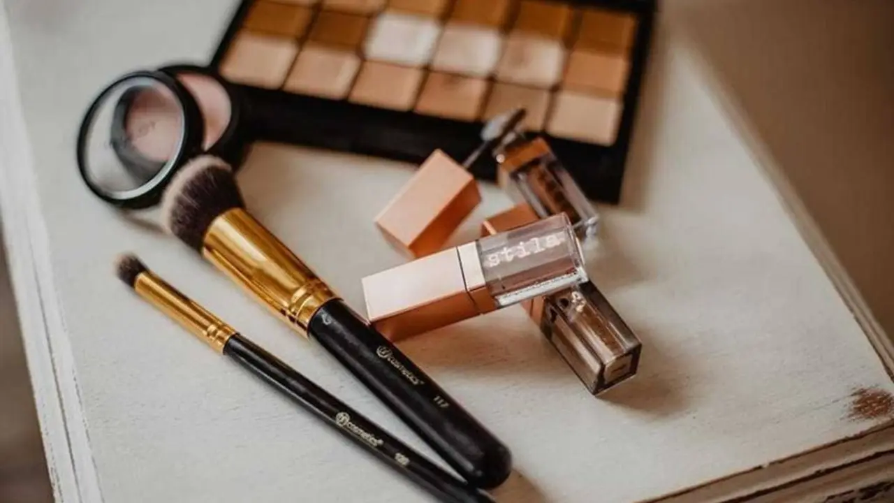 5 cosméticos qué dominan las redes sociales y cómo conseguirlos a descuento
