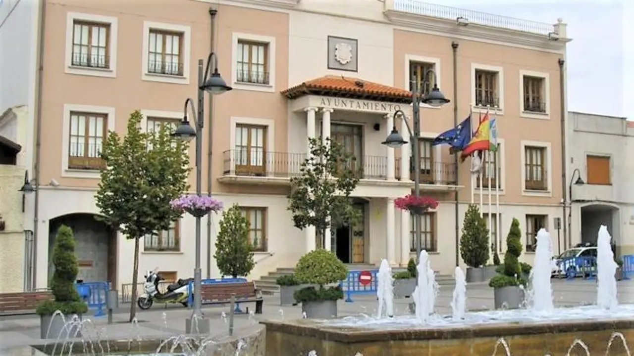En la imagen de archivo el Ayuntamiento de Socuéllamos (Ciudad Real)