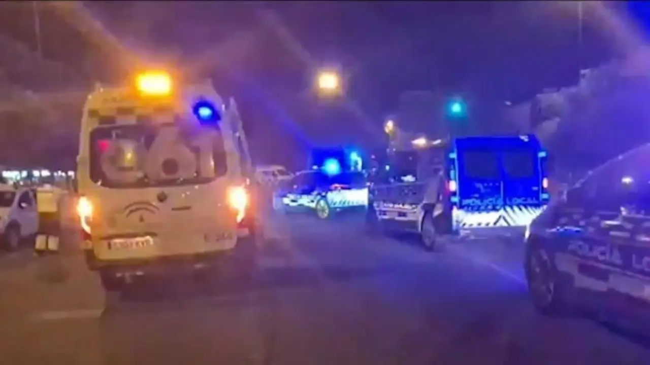 Fallece un hombre tras ser atropellado por un vehículo que se ha dado a la fuga, atropello, ambulancia, accidente