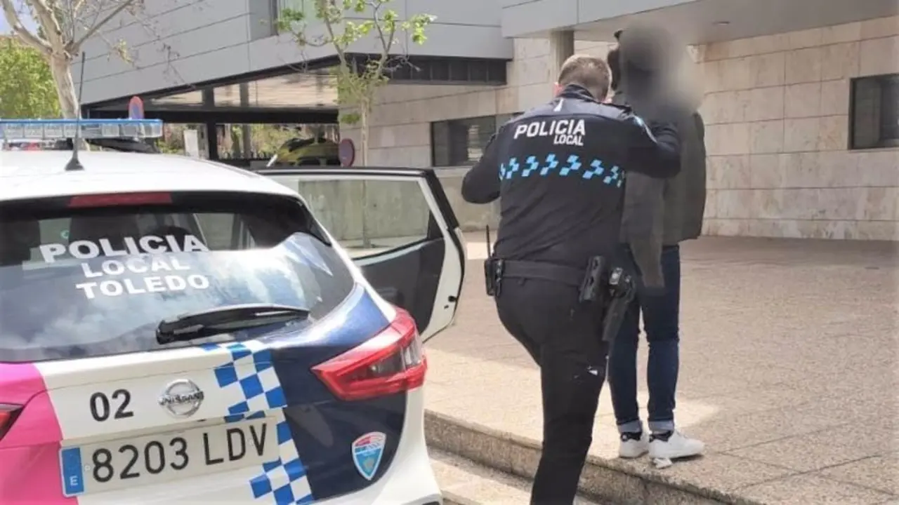 Detenida herir con una copa a su pareja por hacer una fiesta con amigos en su casa, Policía Local