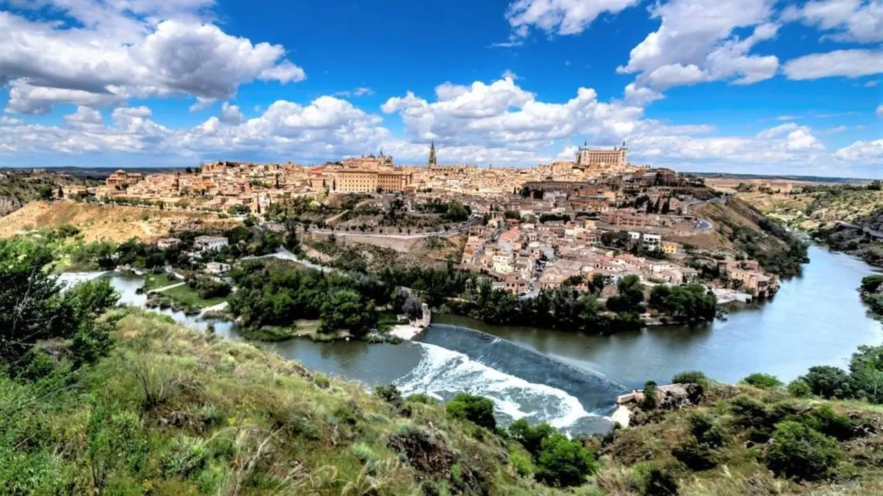 Vista panorámica de la ciudad de Toledo desde la ermita del Valle - EFE/Ismael Herrero - toledo-turismo, río Tajo, tres culturas, ciudad imperial