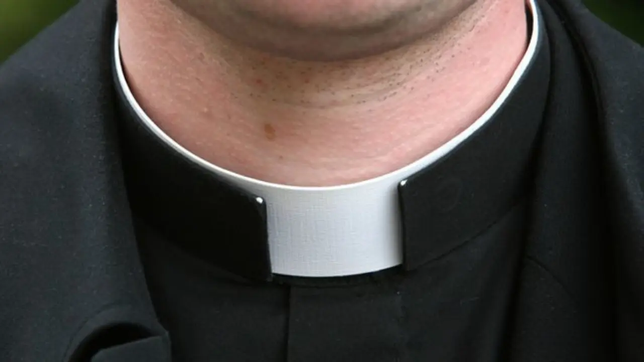 Un colegio religioso castiga al informático que halló pornografía infantil en el PC de un cura