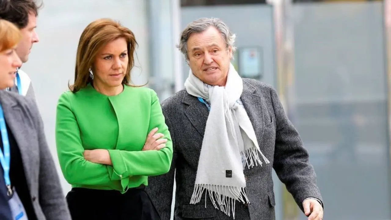 La expresidenta de Castilla-La Mancha y exsecretaria general del PP, María Dolores de Cospedal, junto a su marido Ignacio López del Hierro - Fotografía: Archivo/Claudio Álvarez