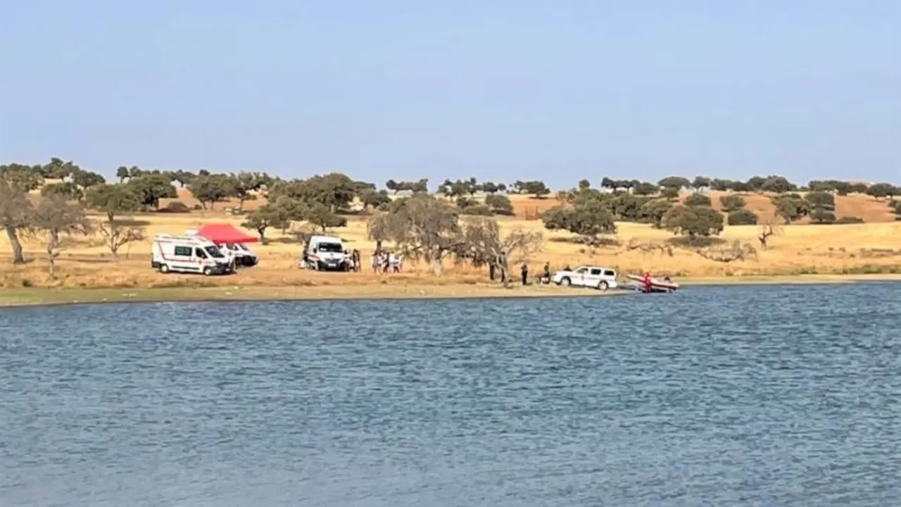Muere ahogado un hombre de 45 años mientras se bañaba con familiares en un pantano, geas