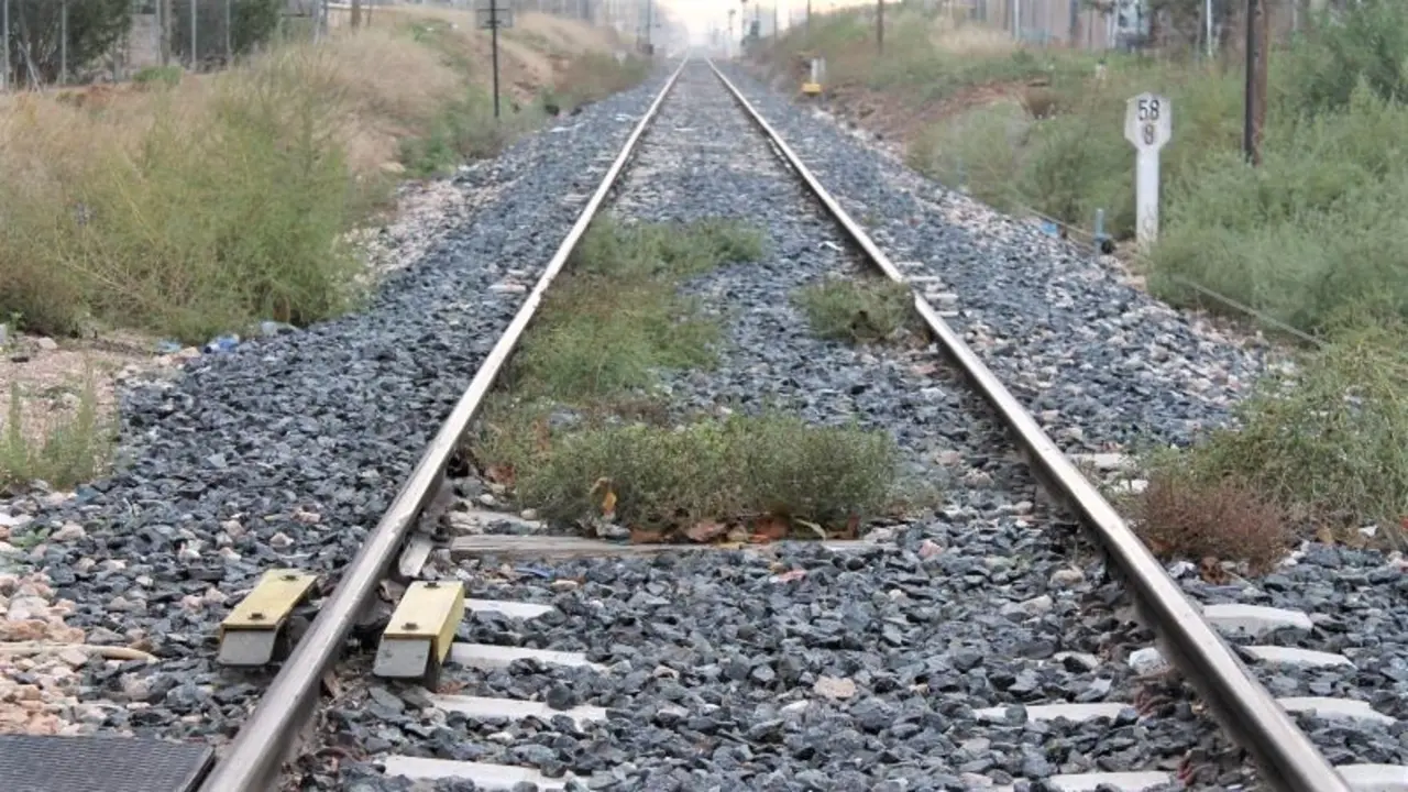 catenaria, vías del tren, ferrocarril,&nbsp;