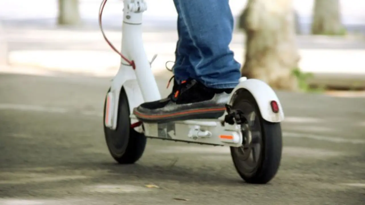 Muere una mujer tras ser atropellada por un patinete eléctrico en una avenida